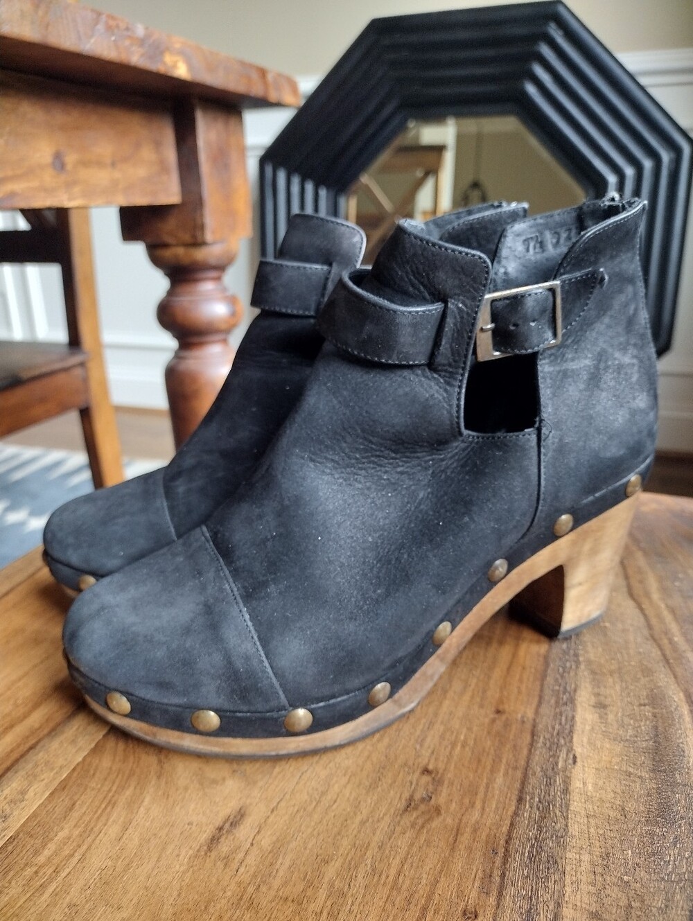 Five Worlds Black Leather Studded Clogs Size 9.5 - Picture 3 of 7